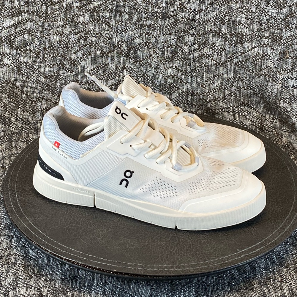 On The Roger Spin Sneakers Women's 9